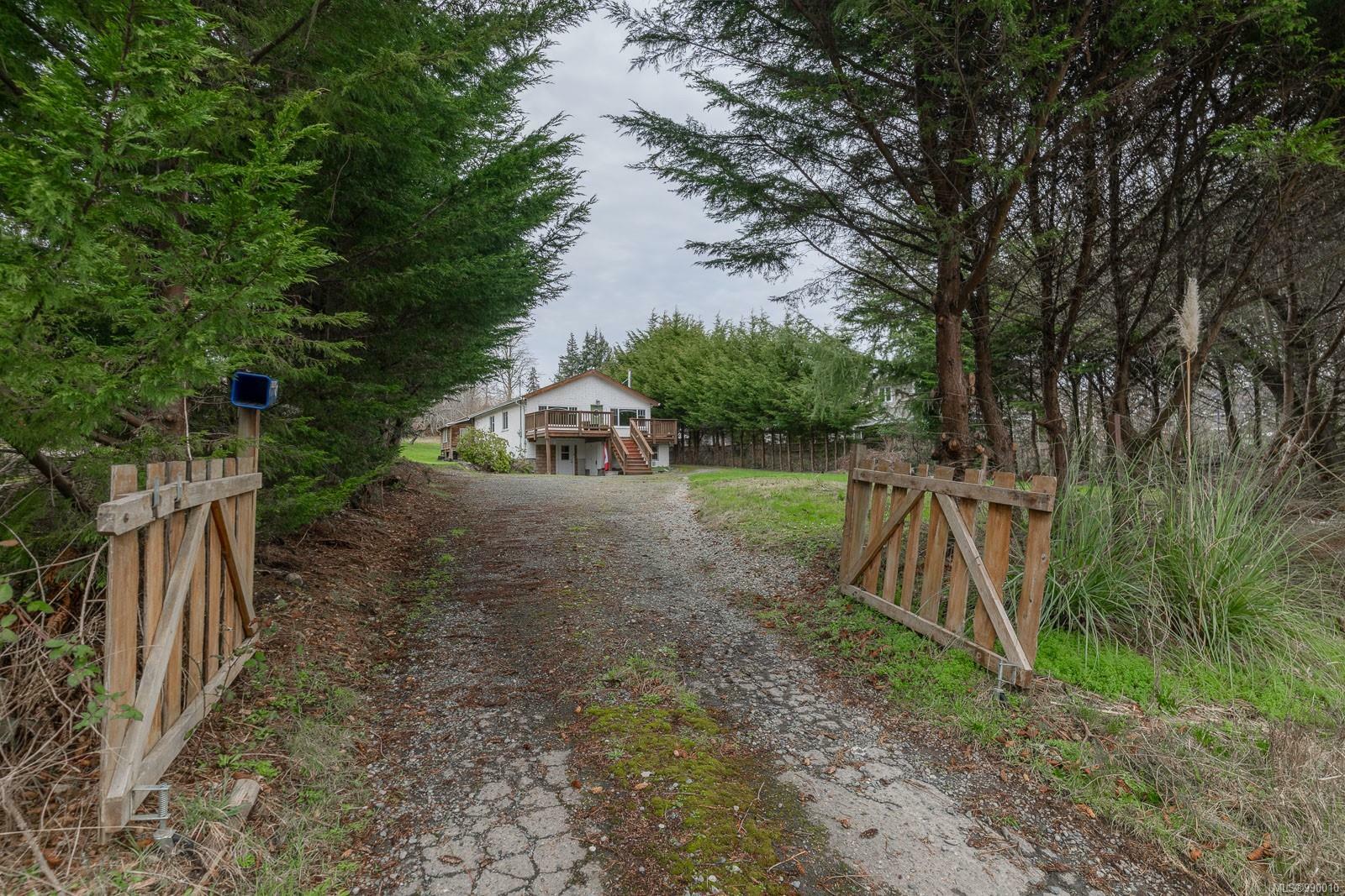 Property Photo: 6820 Grant Rd W BC V9Z 0L7
