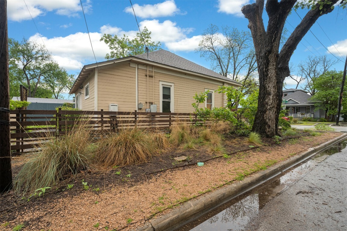 Property Photo:  2300 Willow Street  TX 78702 