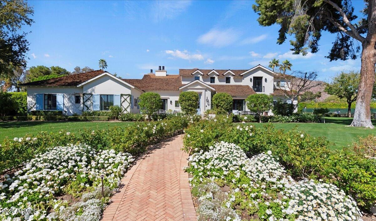 Property Photo: 5446 E Exeter Boulevard AZ 85018