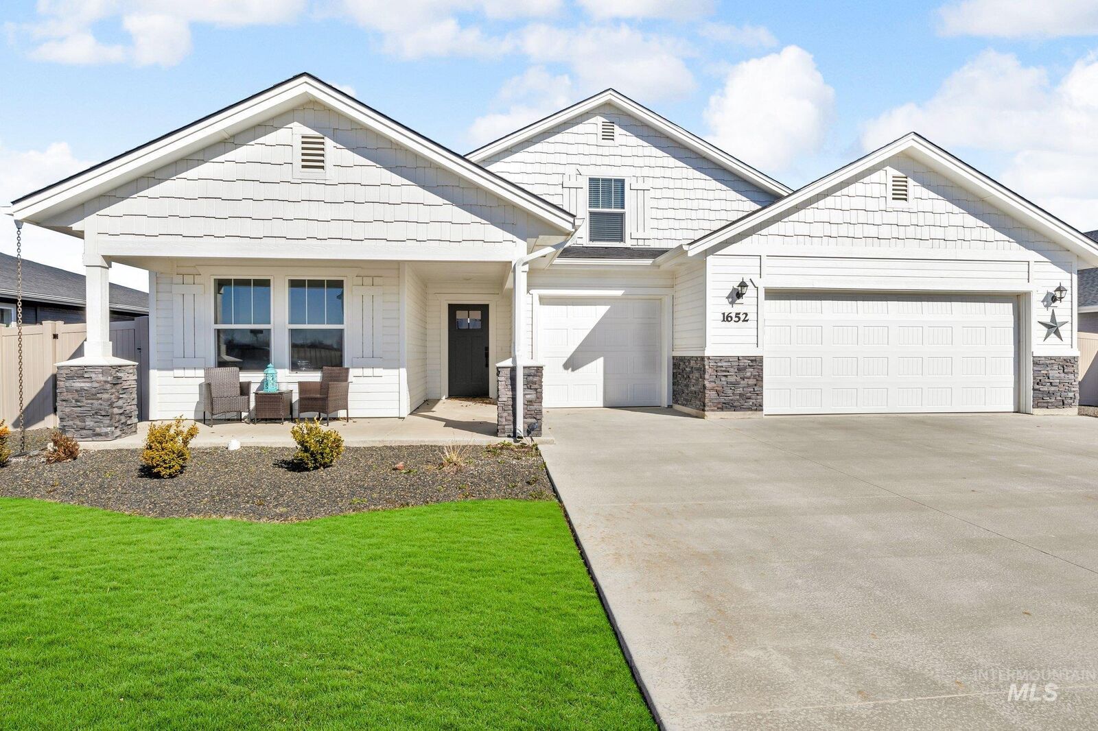 Property Photo:  1652 Cashel St  ID 83644 