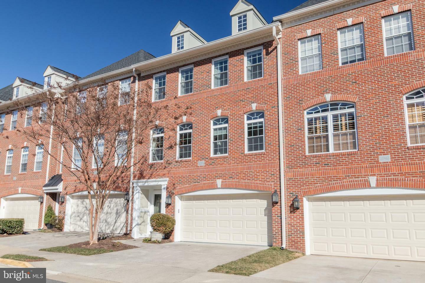 Property Photo:  20366 Clover Field Terrace  VA 20165 