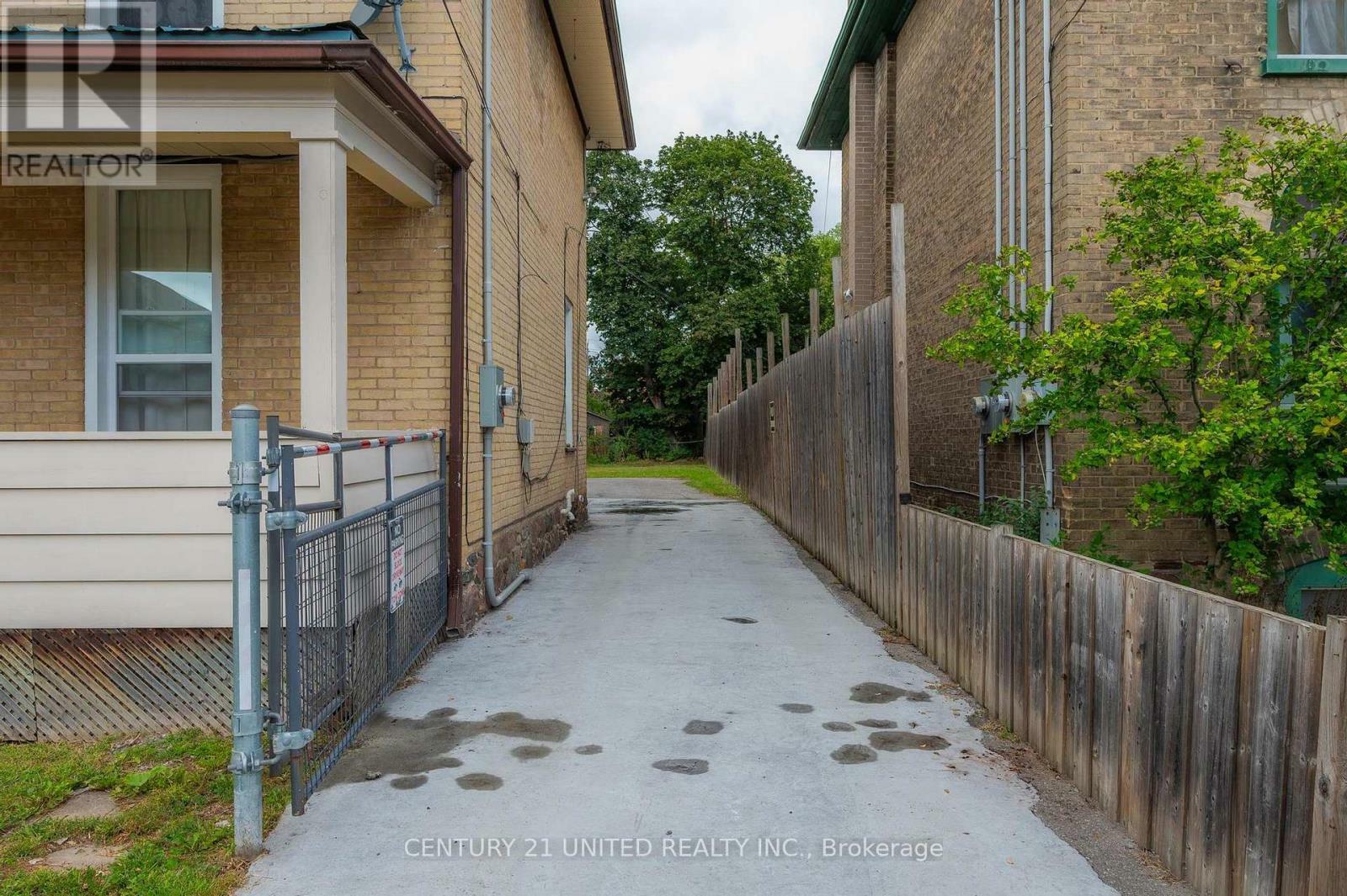 Property Photo:  468-470 Bolivar Street  ON K9J 4R4 