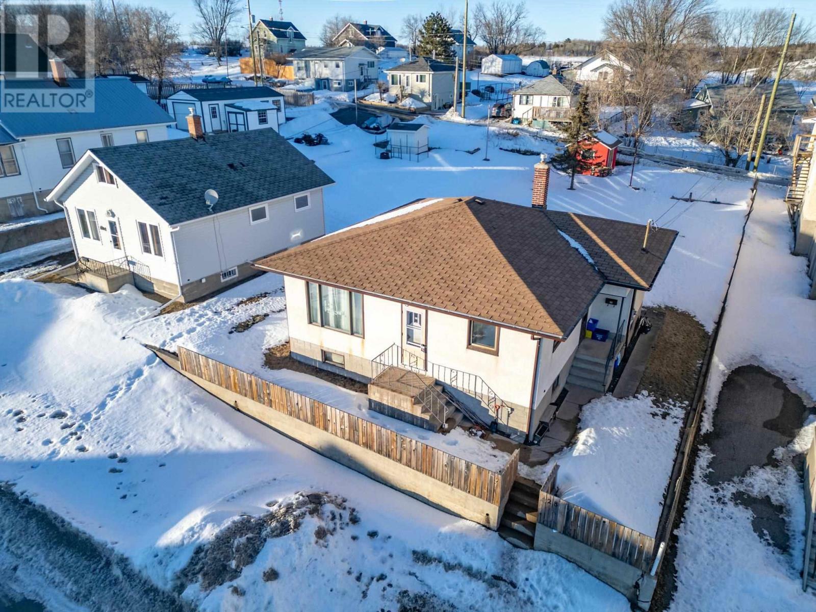 428 Fourth Street North  Kenora ON P9N 2M9 photo