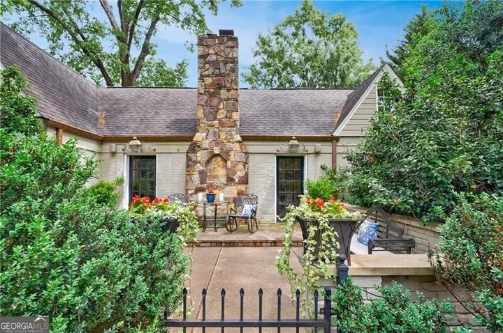 Property Photo:  250 Lakeview Avenue NE  GA 30305 