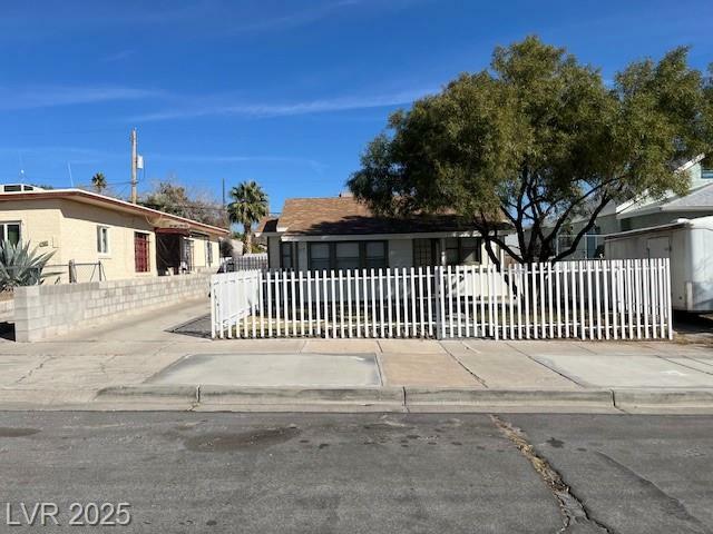 Property Photo: 617 M NV 89005