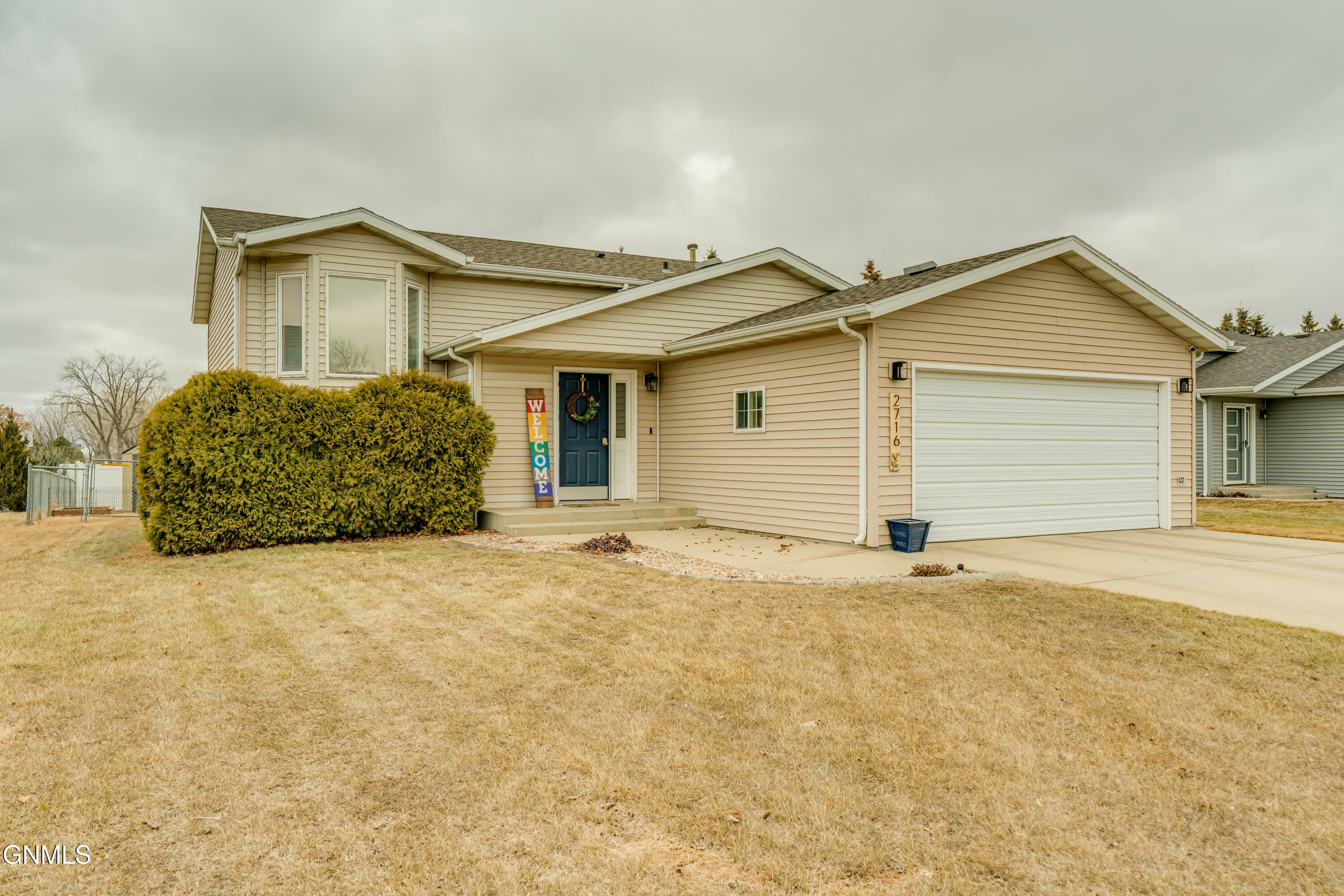 Property Photo:  2716 Lexington Drive  ND 58503 