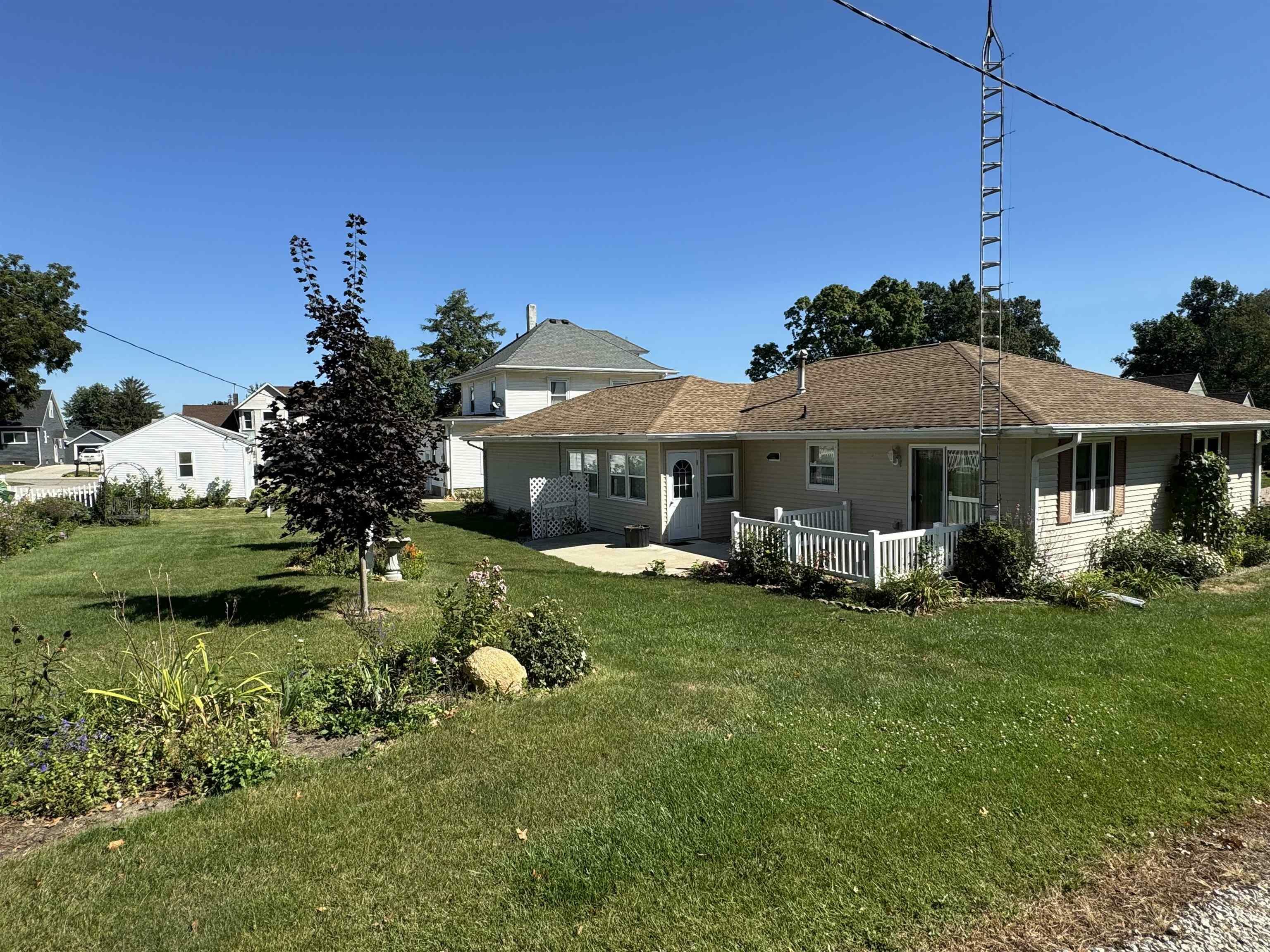 Property Photo:  325 10th Street  IA 50604 