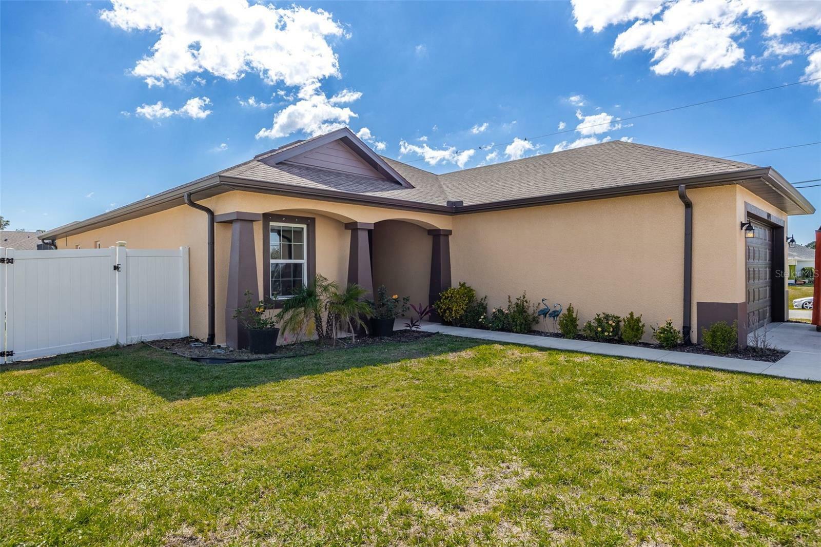 Property Photo: 6191 Lenape Lane FL 34291
