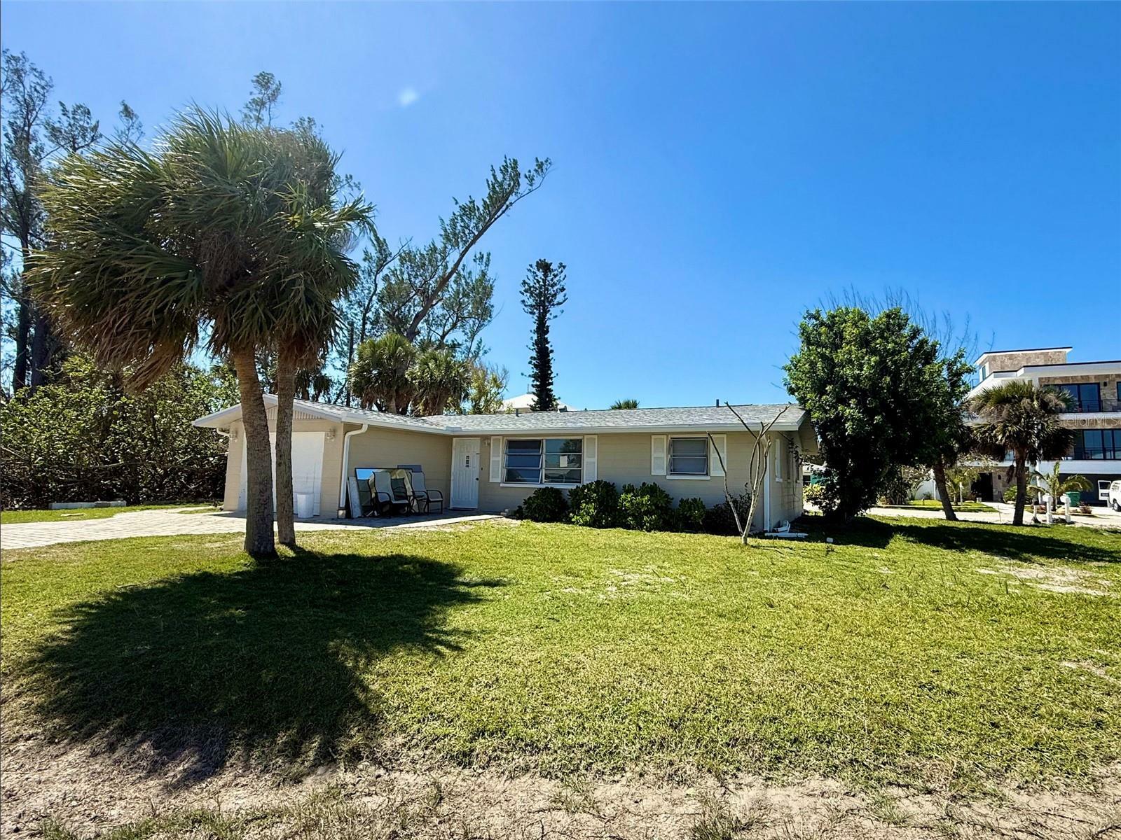 Property Photo: 1170 Little Court FL 34223