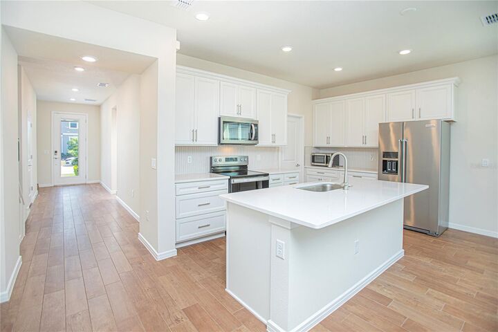 Property Photo:  14250 Lanikai Beach Drive  FL 32827 