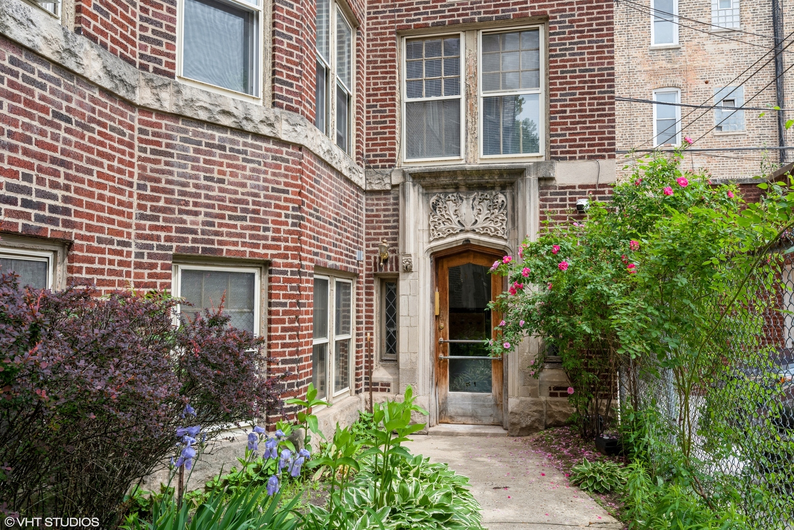 Property Photo: 1354 W Greenleaf Avenue 1B IL 60626