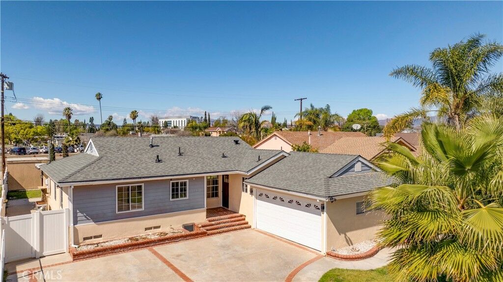 Property Photo: 13352 Blythe Street CA 91605