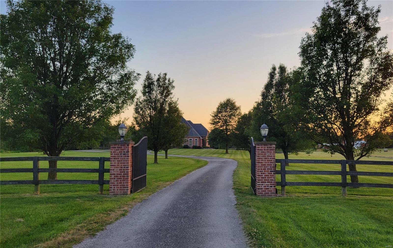 Property Photo: 8119 N State Route 159 IL 62067