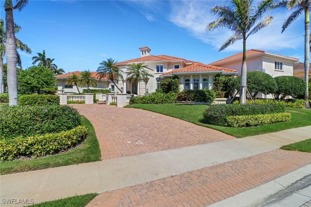Property Photo: 355 Sedgwick Court FL 34108
