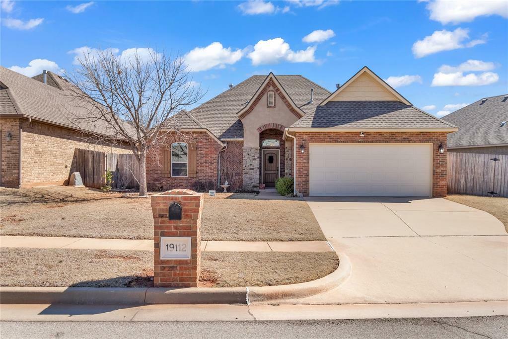 Property Photo: 19112 Pinehurst Trail Drive OK 73012