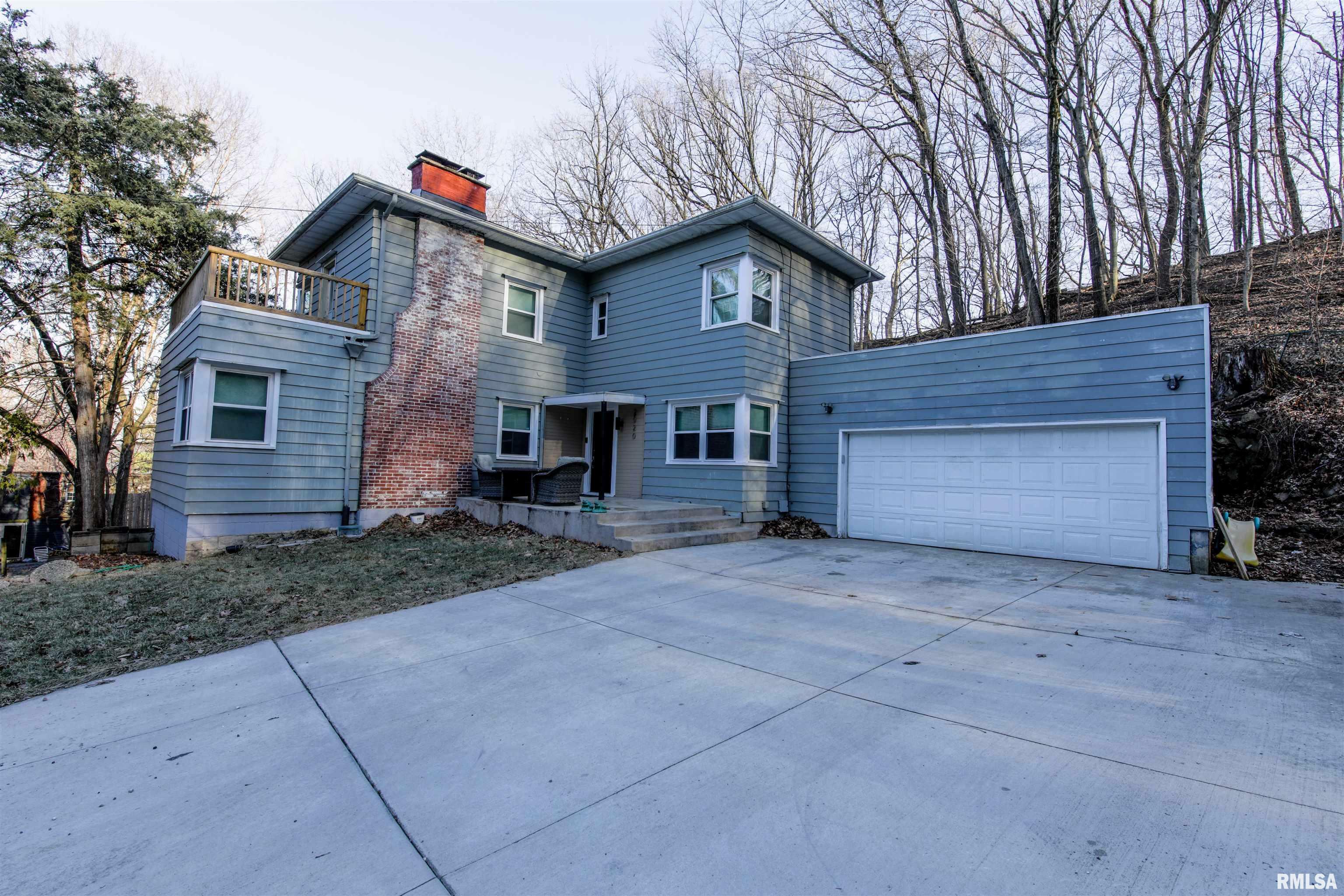 Property Photo: 2020 Grandview Terrace IL 61616-5463