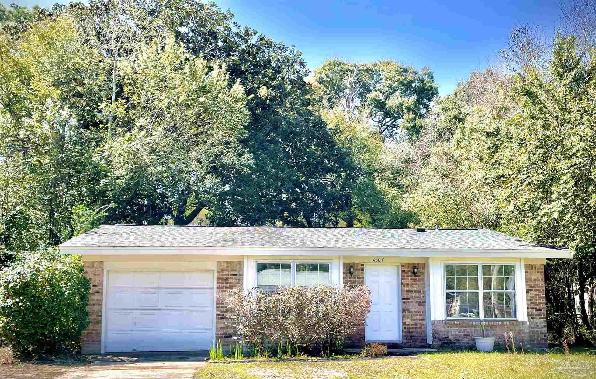 Property Photo: 4507 Landes Dr FL 32505