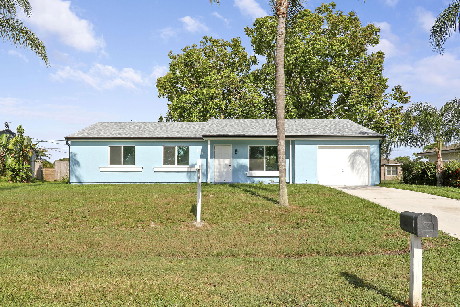 Property Photo:  1950 SE Carvalho Street  FL 34983 