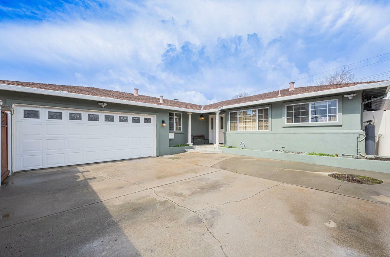 Property Photo: 607 La Mesa Drive CA 93901