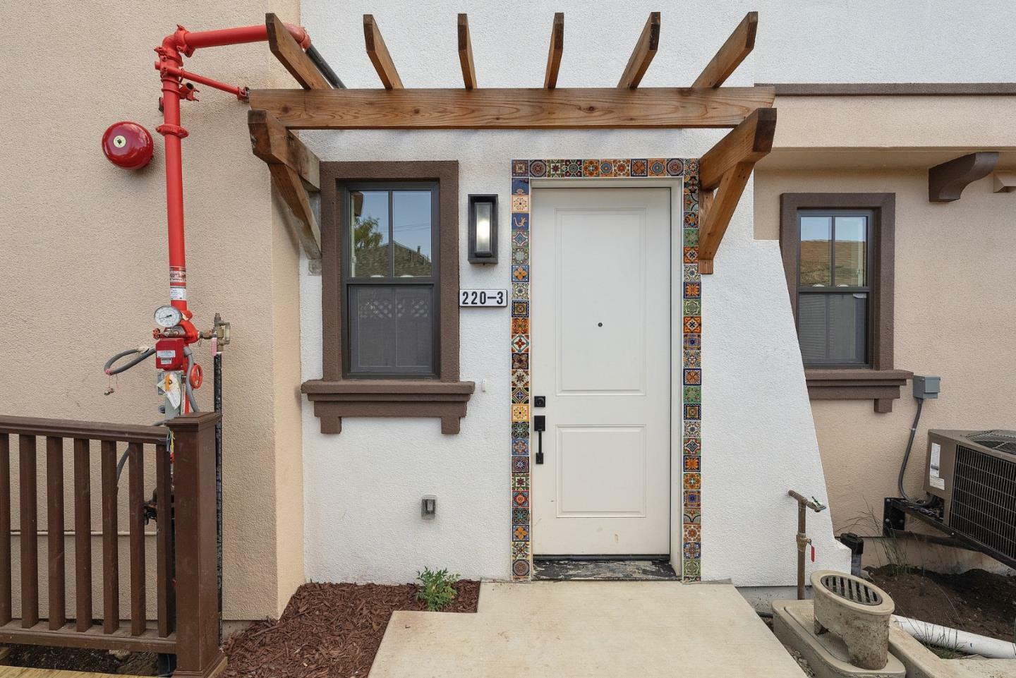 Property Photo:  220 Carroll Street 3  CA 94086 