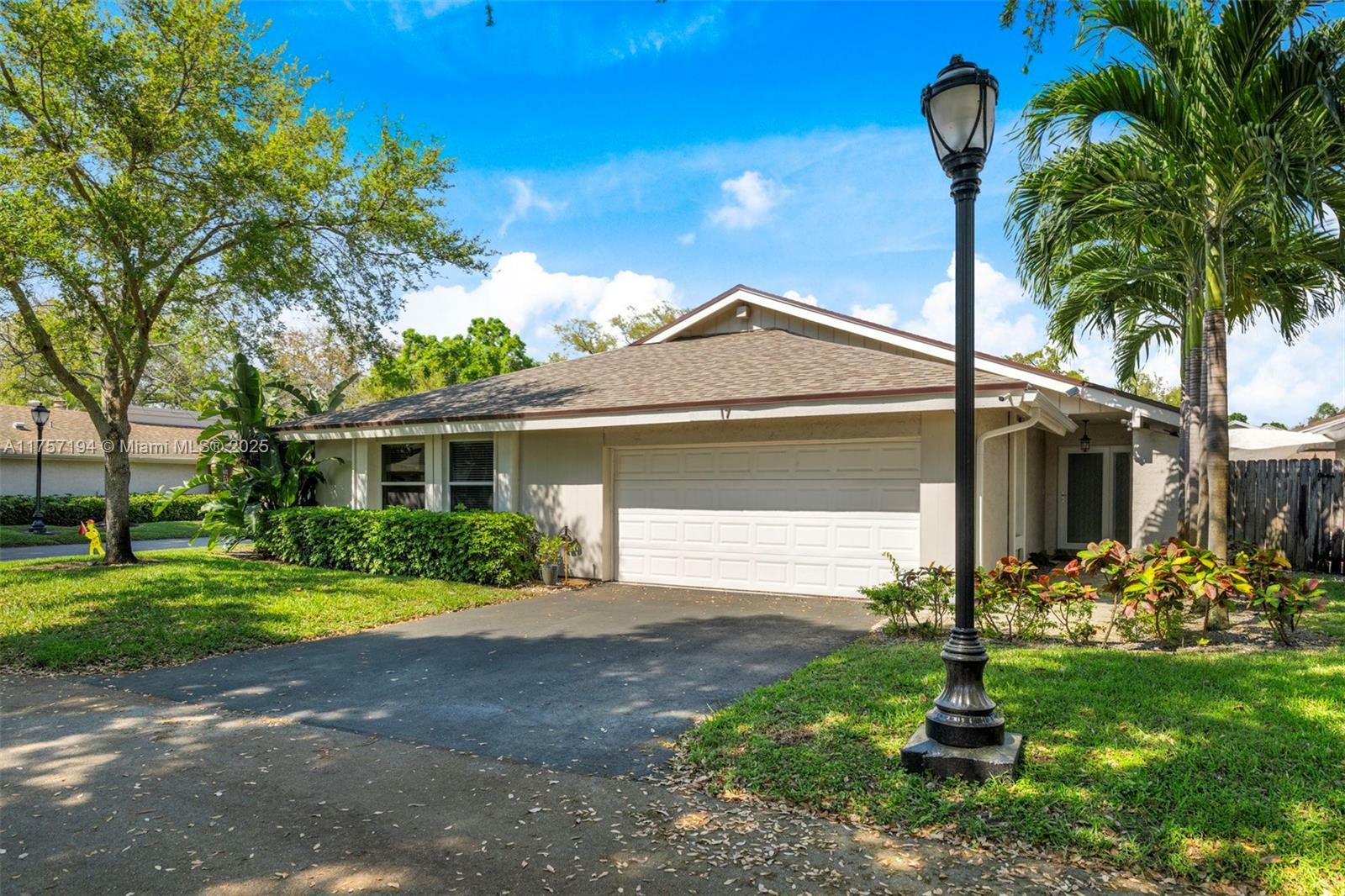 Property Photo:  17 Boxwood Rd  FL 33021 