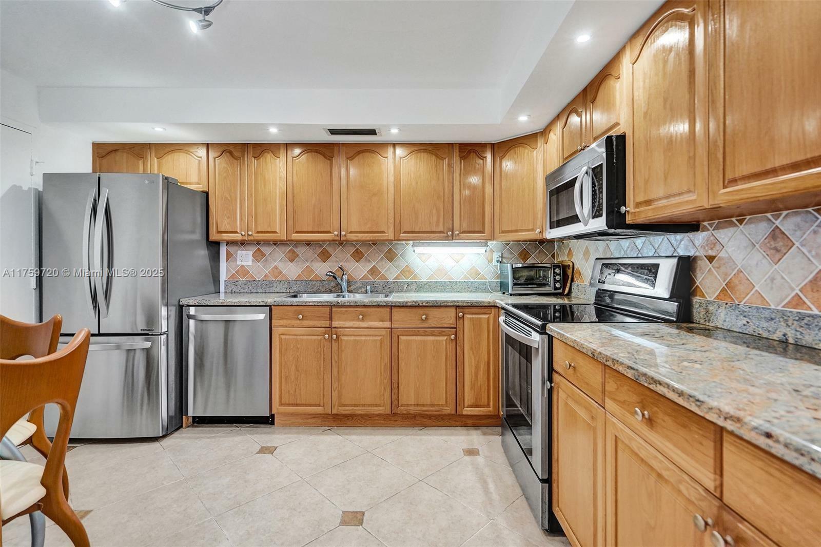 Property Photo:  1600 S Ocean Dr 9F  FL 33019 