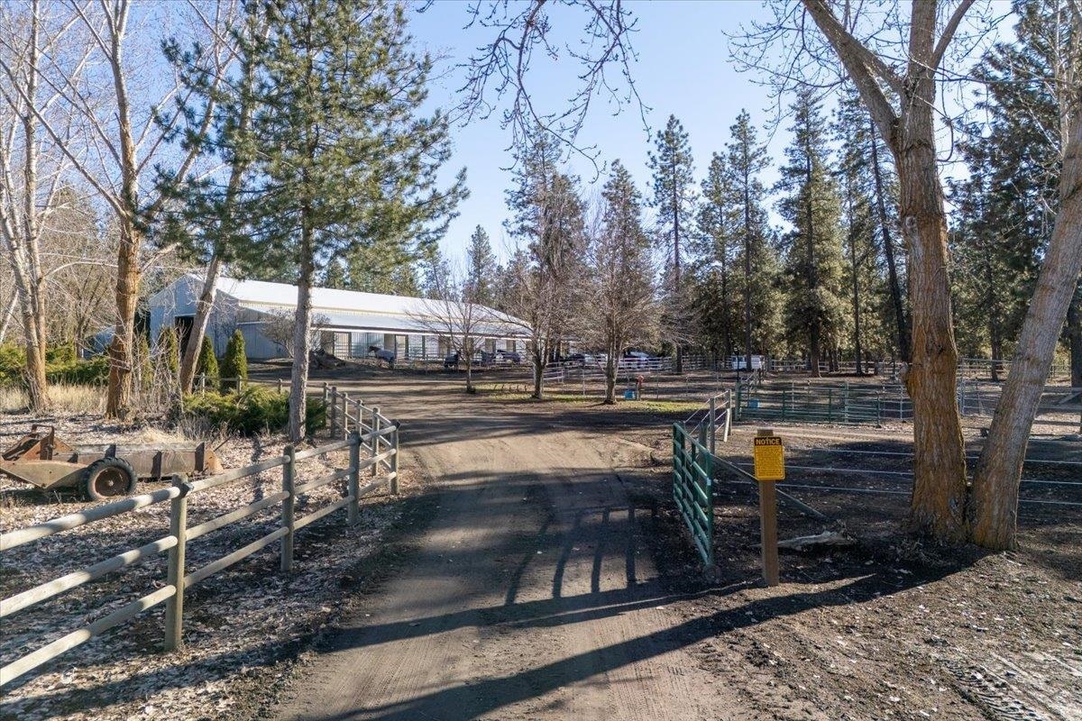 Property Photo:  8104 S Oak Rd  WA 99224 