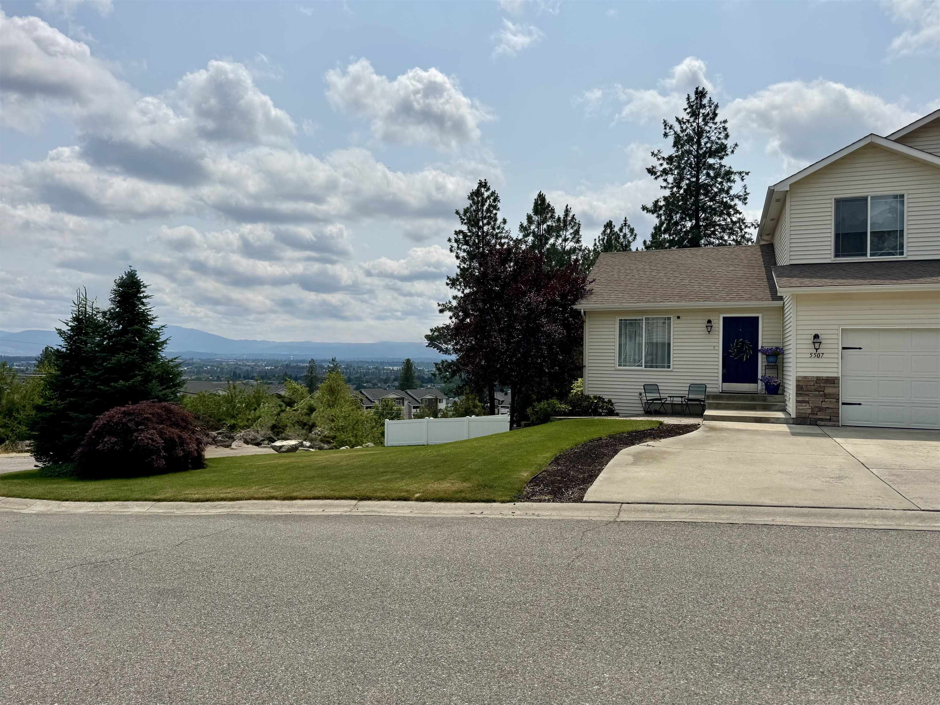 Property Photo: 5507 N Colton Ln WA 99212