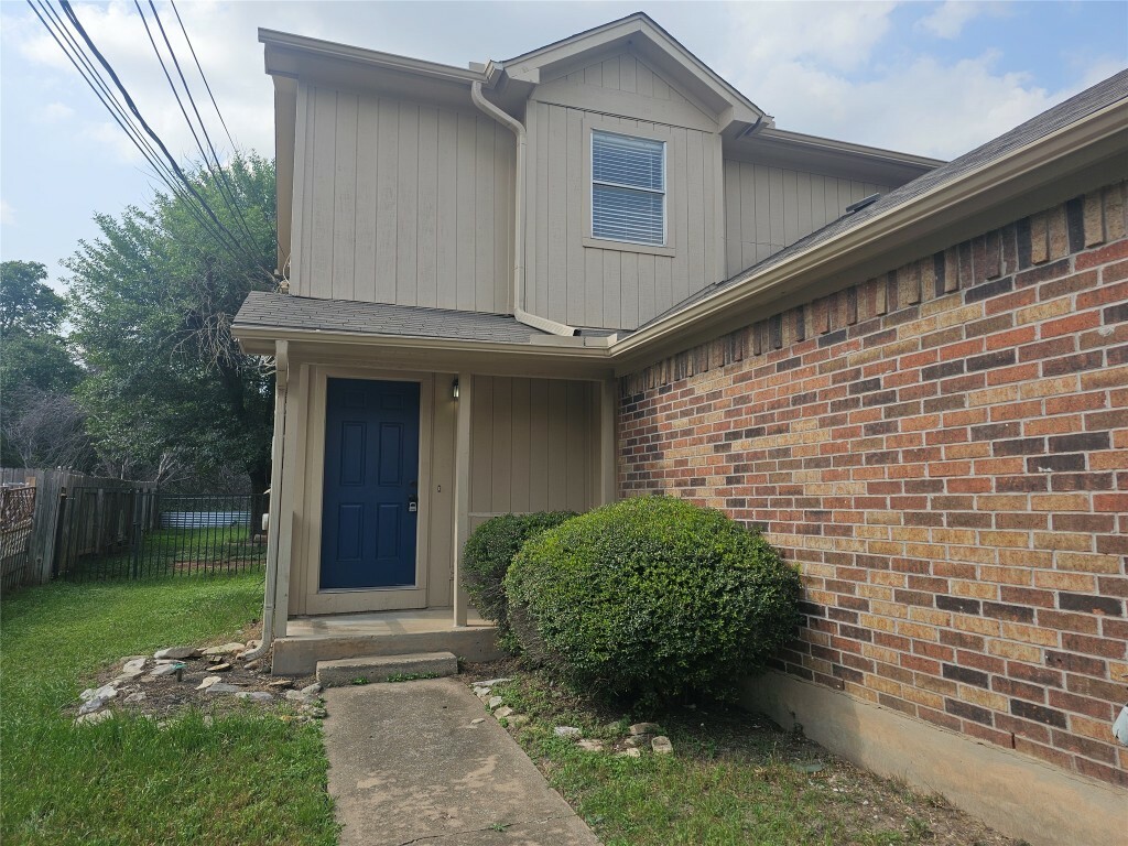 Property Photo: 5912 Parkwood Drive B TX 78735