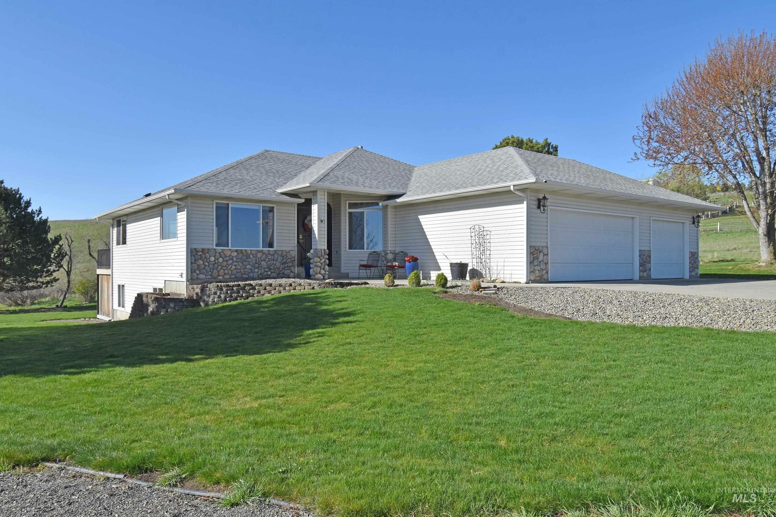 Property Photo: 2831 Scenic Hills Drive WA 99403