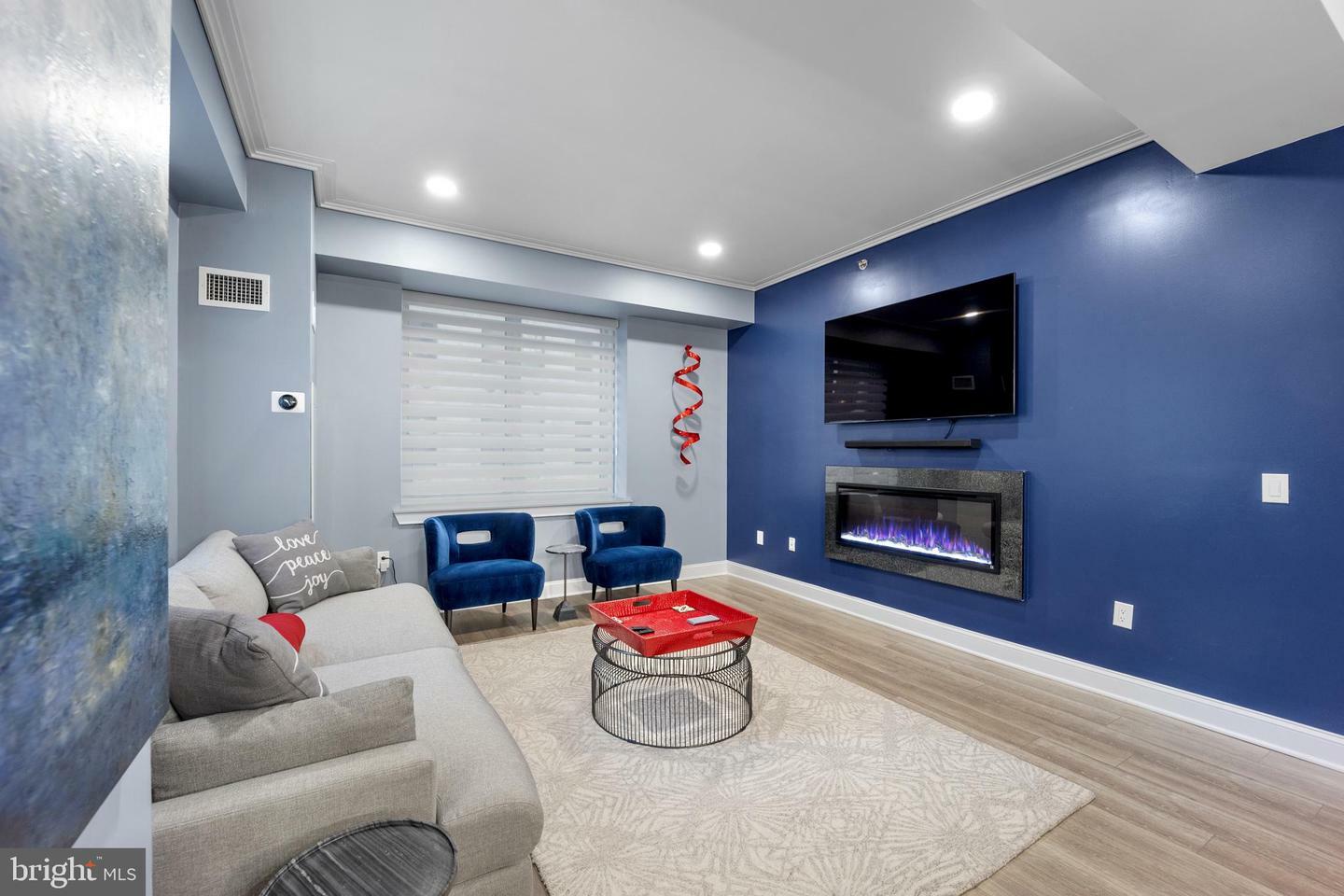 Property Photo: 1425 Locust Street 3C PA 19102