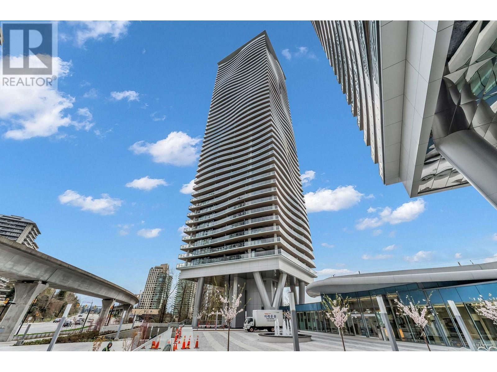 Photo de la propriété: 4880 Lougheed Highway 1301 BC V5C 0N1