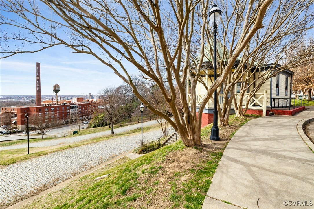 Property Photo: 2800 E Franklin Street VA 23223