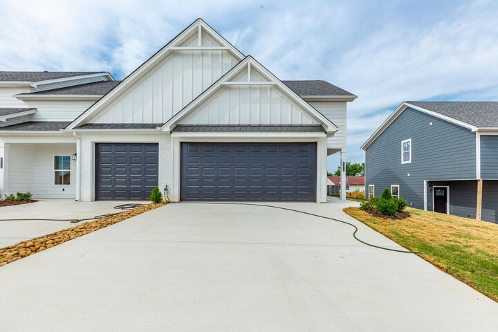 Property Photo: 3216 Green Turtle Lane NE TN 37323