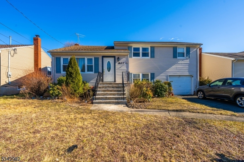 Property Photo:  807 Inwood Rd  NJ 07083 