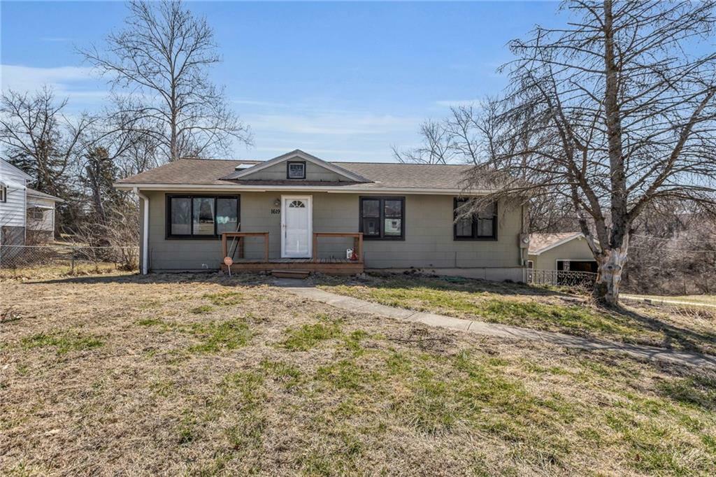 Property Photo:  1619 Spruce Street  KS 66048 