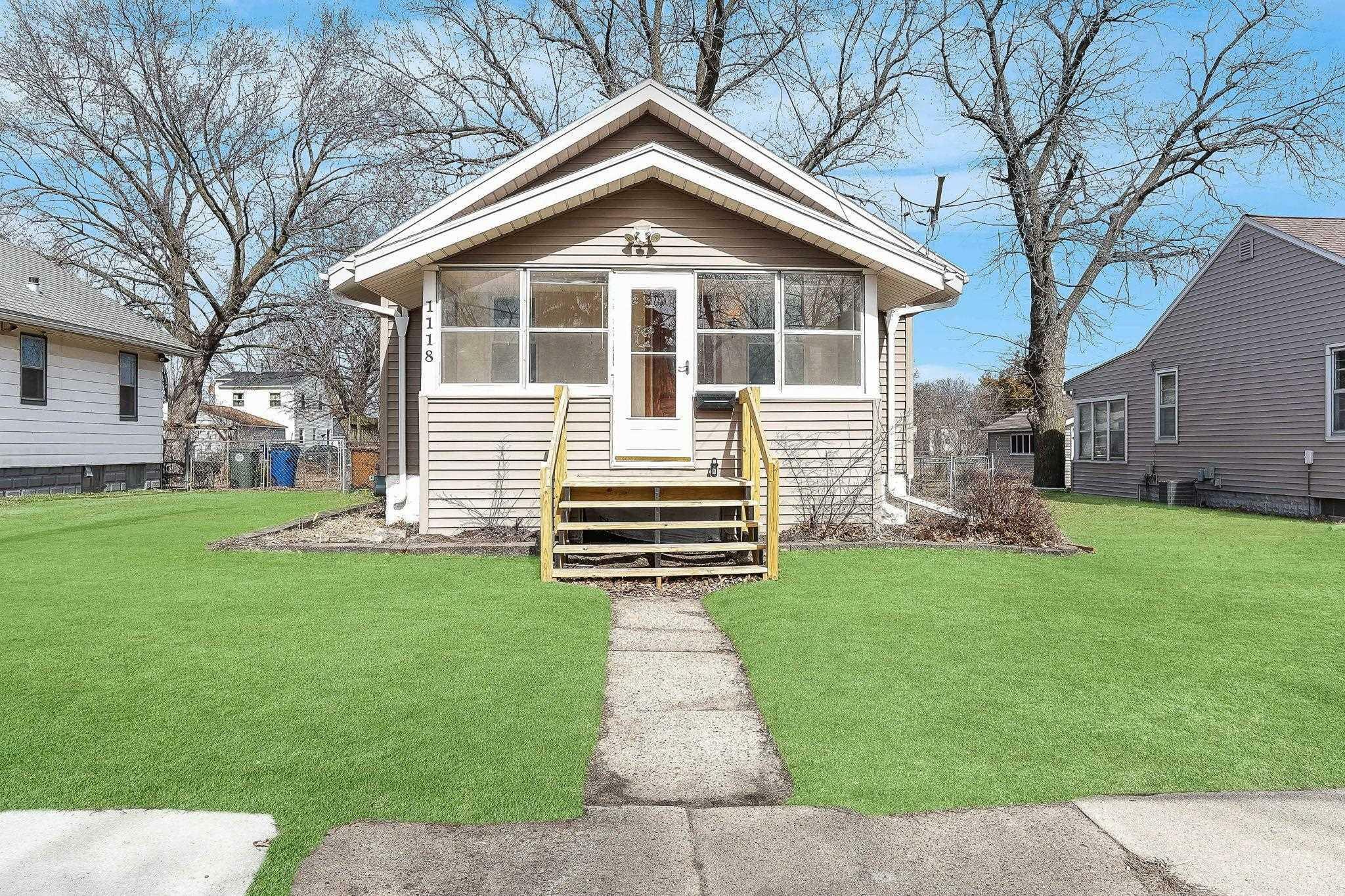 Property Photo:  1118 Kern Street  IA 50703 