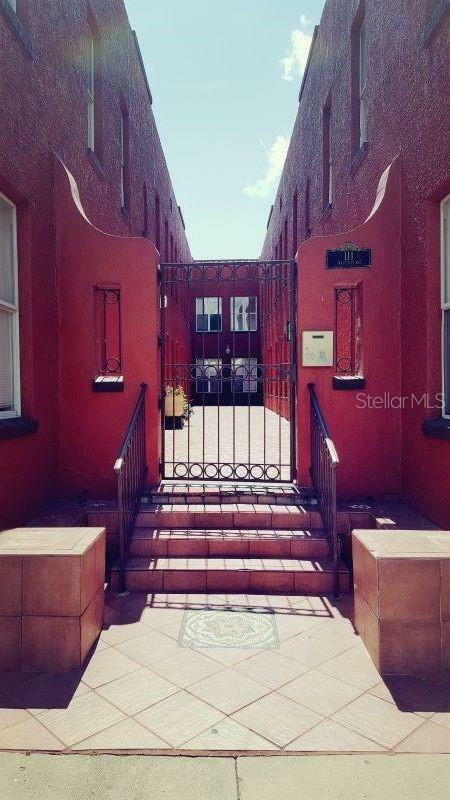Property Photo: 111 S Newport Avenue 11 FL 33606