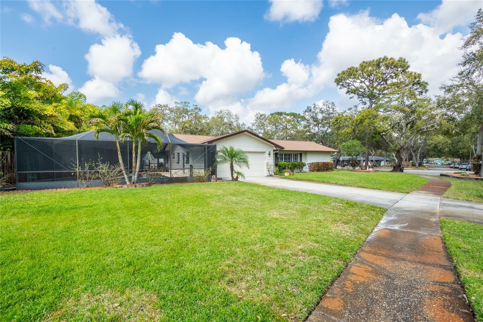 Property Photo:  1830 Oak Forest Drive S  FL 33759 