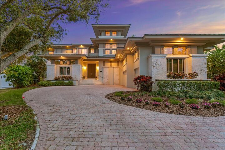 950 Monterey Point NE  St Petersburg FL 33704 photo