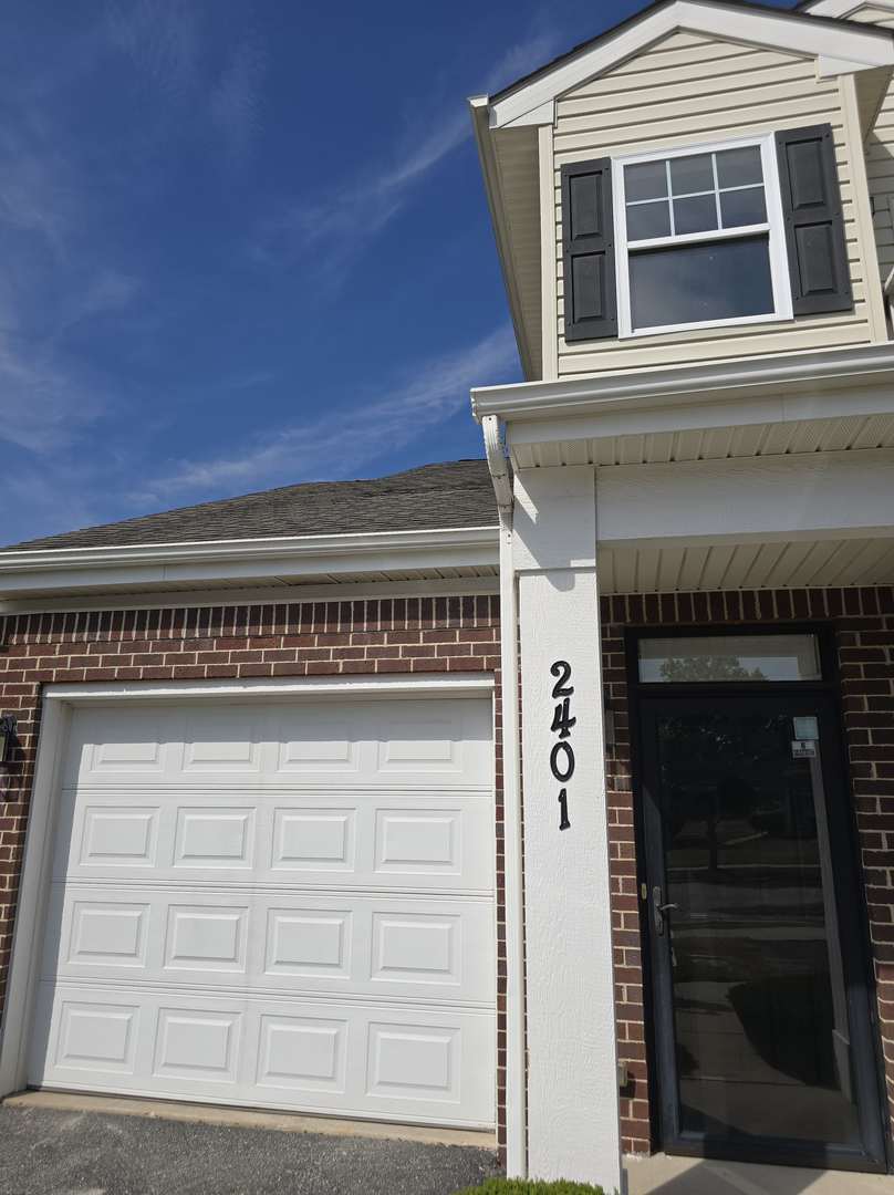 Property Photo:  2401 Echelon Circle C  IL 60443 