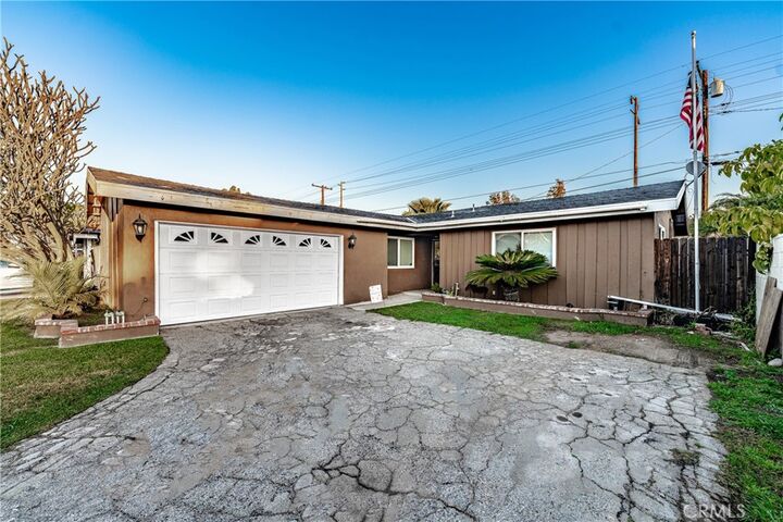 Property Photo:  331 W Parkwood Avenue  CA 90631 