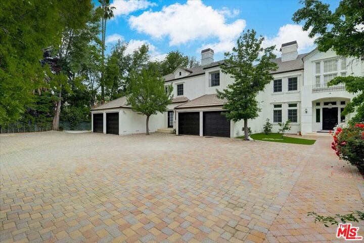 Property Photo: 5435 Donna Avenue CA 91356