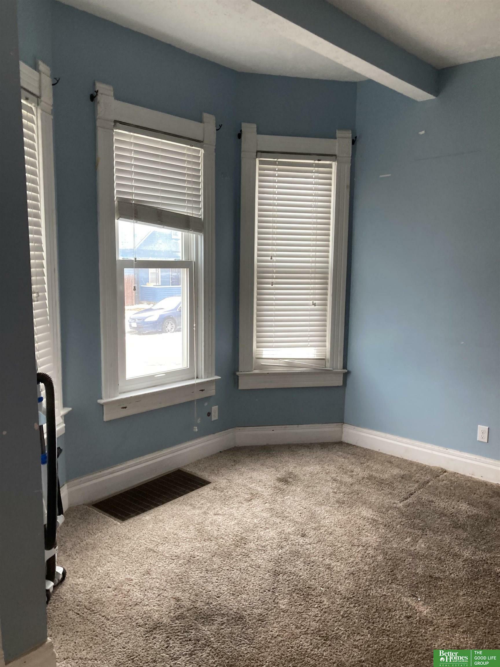 Property Photo:  4530 S 32 Street  NE 68107 