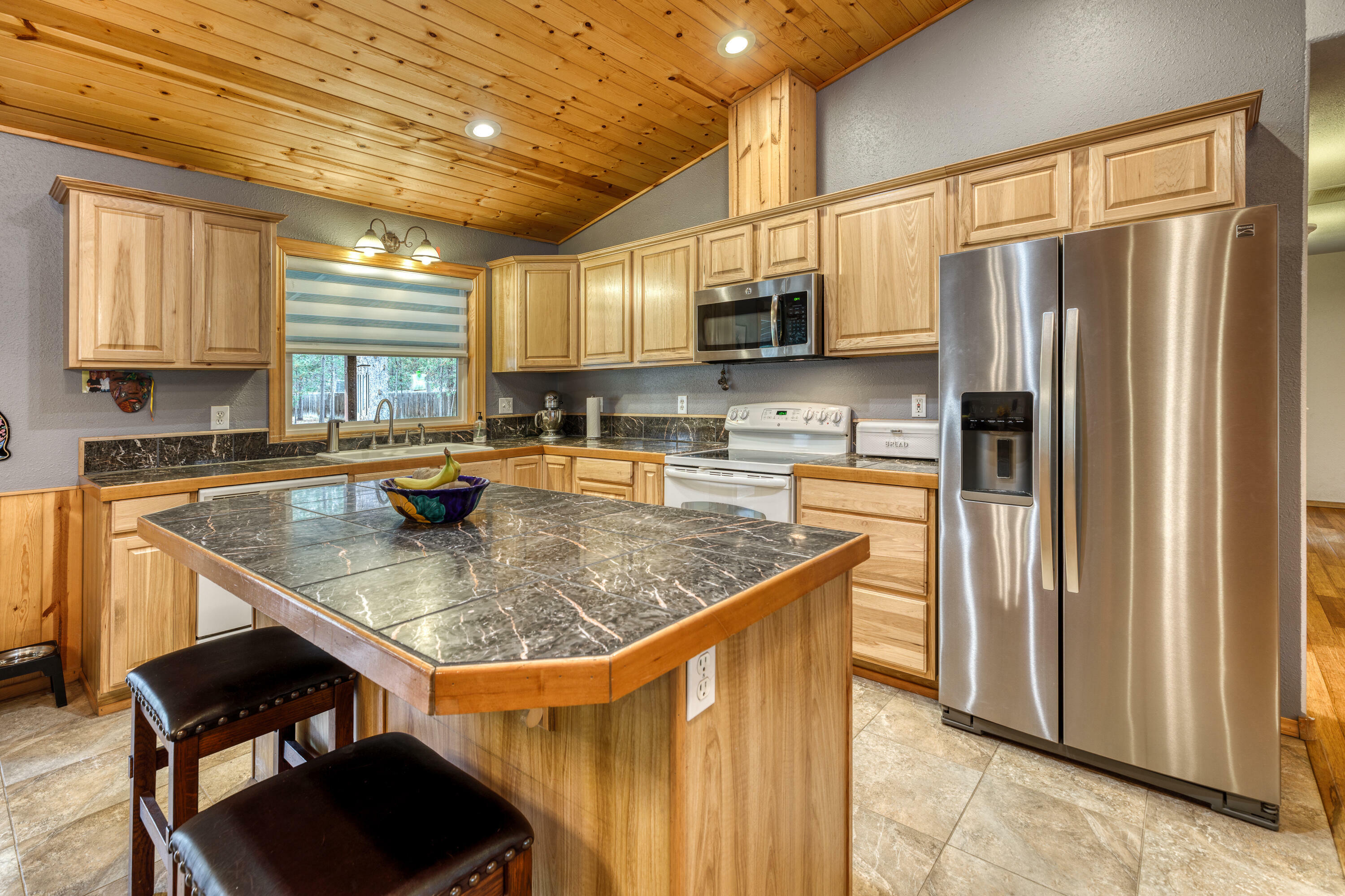 Property Photo: 16051 Leona Lane OR 97739