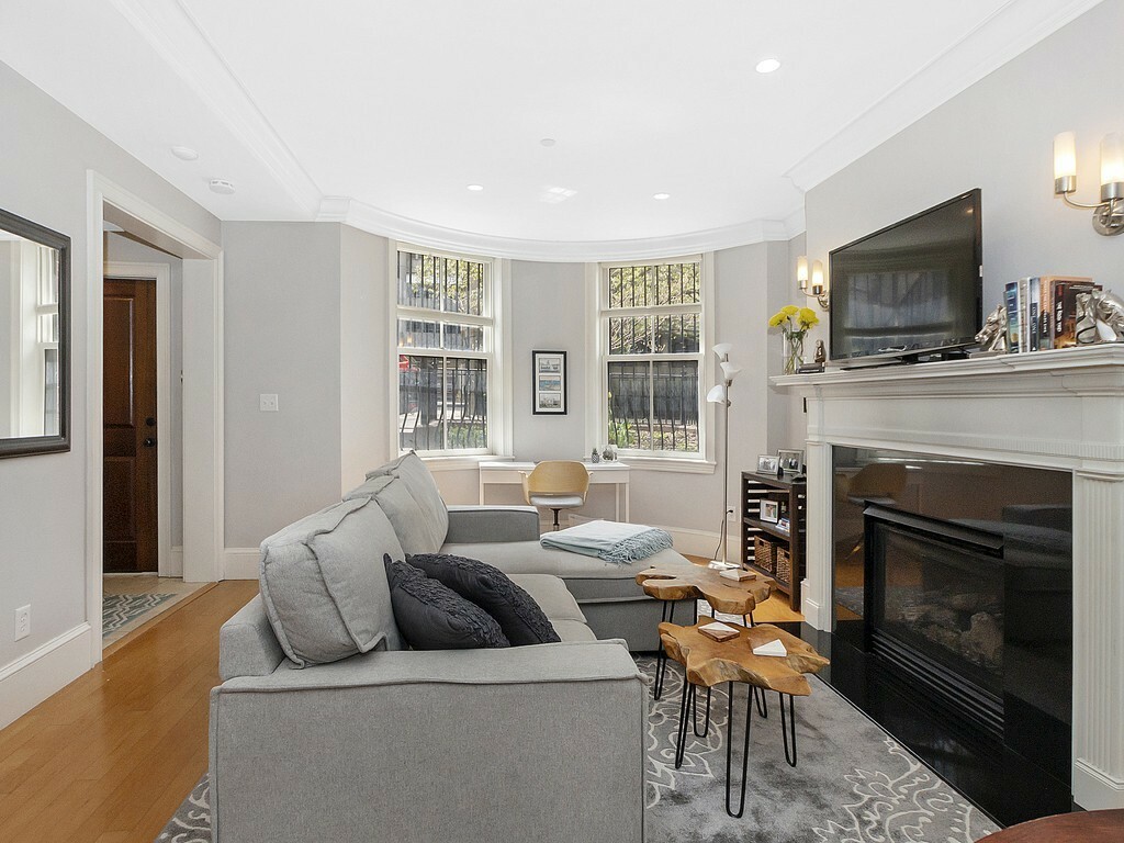 Property Photo:  70 E Brookline St. 1  MA 02118 