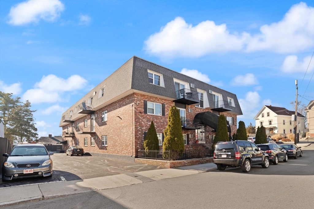 Property Photo: 31 Symonds Street 14 MA 01970
