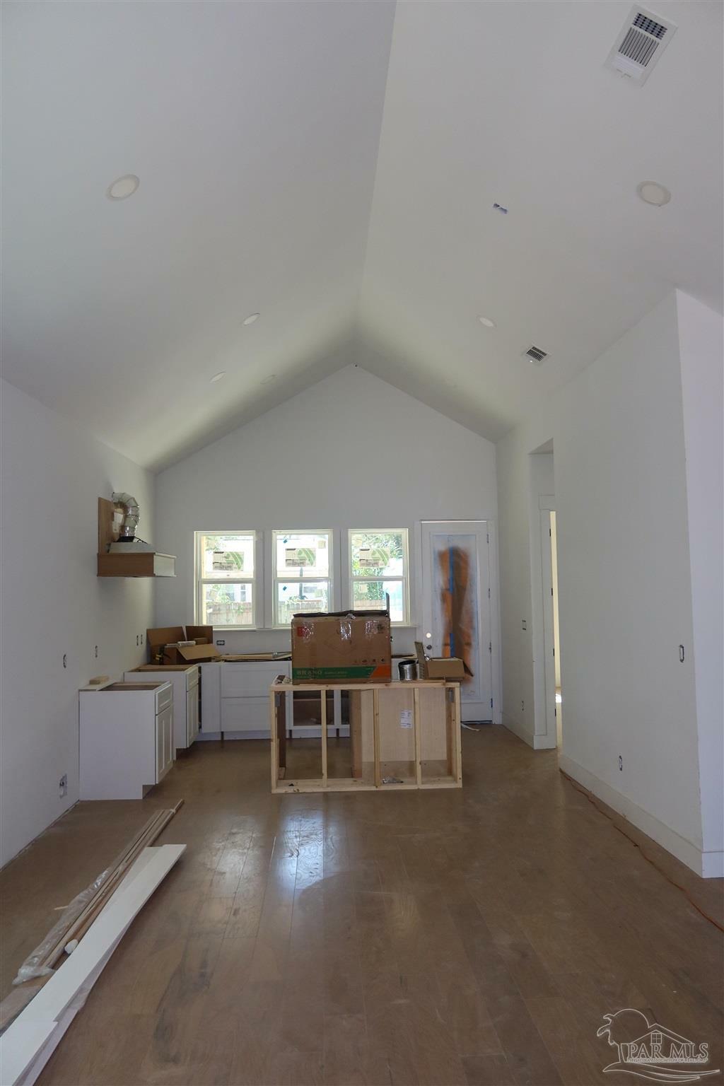 Property Photo:  1605 E Yonge St  FL 32503 