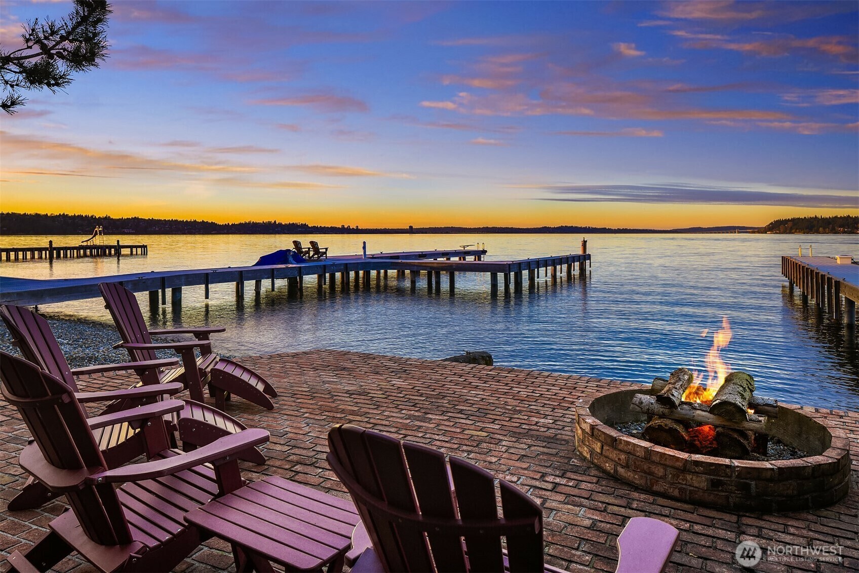 Property Photo: 7010 N Mercer Way WA 98040