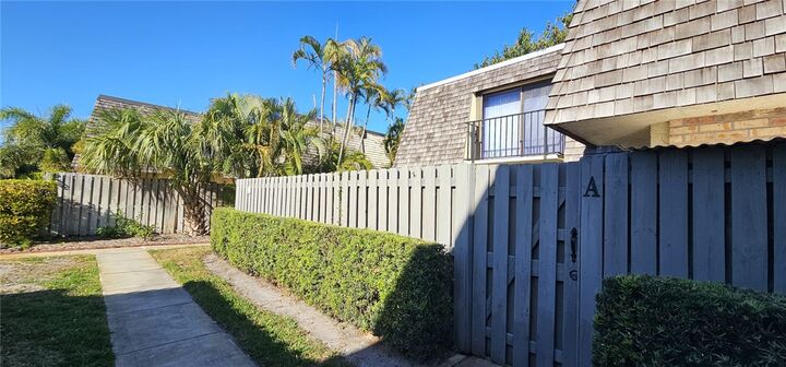Property Photo: 335 S Waverly Place 7A FL 32960